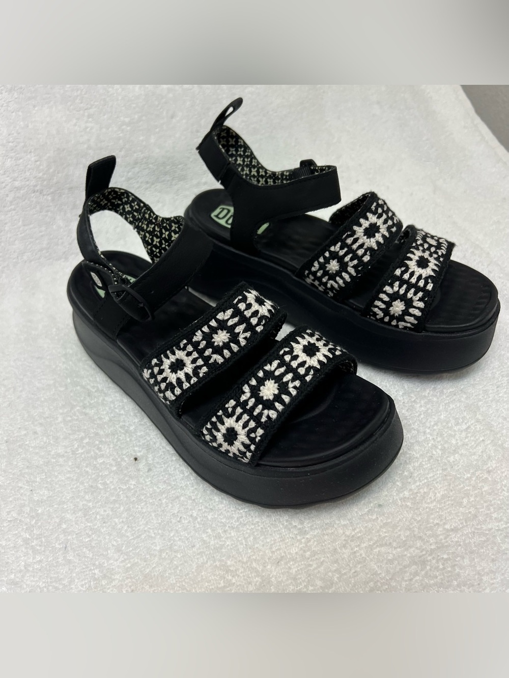 Hey Dude Black Platform White Floral Straps Cushioned Sole Sandals Sz 8